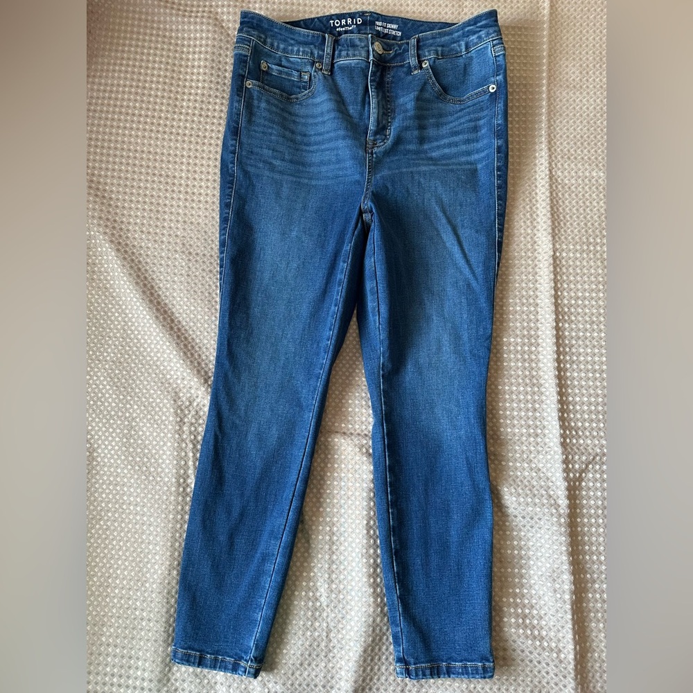 Torrid Women's Blue Jeans Trio fit skinny limitless stretch HR size 10-14 EUC